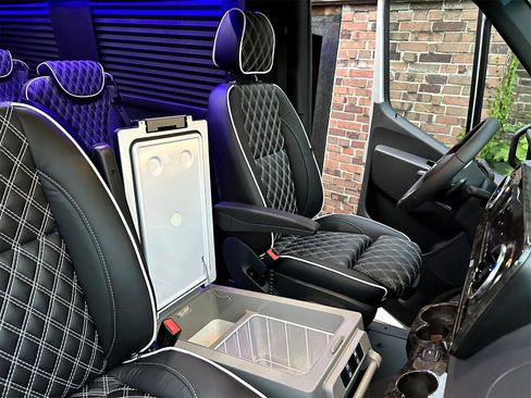 Used 2024 Mercedes-Benz Sprinter 3500 image 26