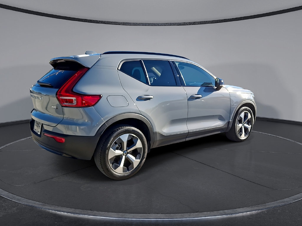 Certified 2026 Volvo XC40 B5 Plus AWD/4WD image 7