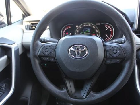 Certified 2025 Toyota RAV4 XLE FWD image 39
