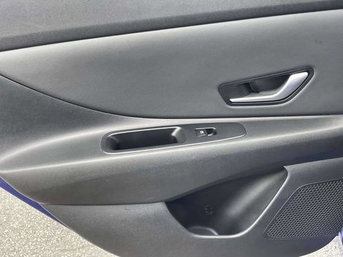 Used 2022 Hyundai Elantra Limited FWD image 19
