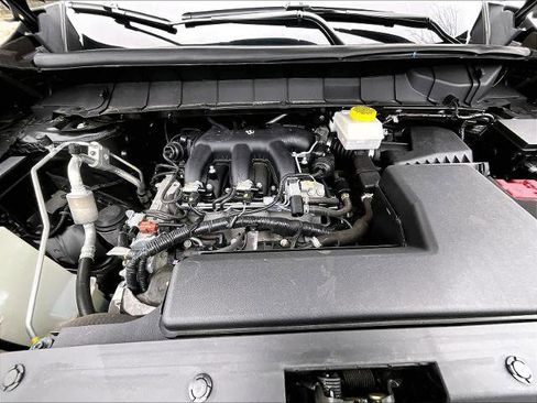 Used 2024 Nissan Pathfinder S image 29