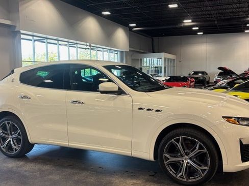 Used 2020 Maserati Levante AWD/4WD image 2