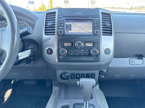 Used 2014 Nissan Frontier SL w/ SL Moonroof Package image 23