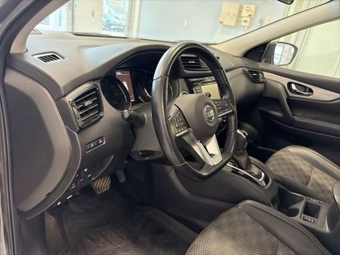 Used 2020 Nissan Rogue Sport SV w/ Technology Package AWD/4WD image 19