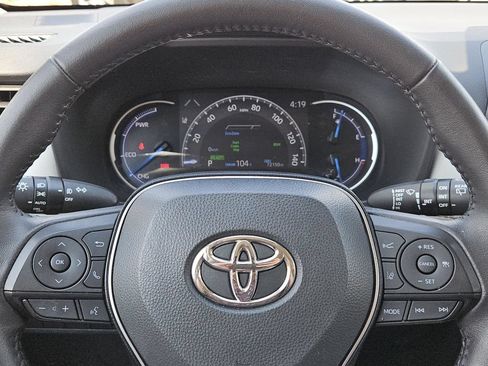 Used 2023 Toyota RAV4 XLE Premium AWD/4WD image 17