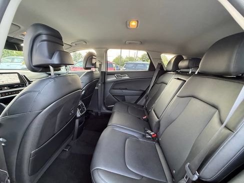 Used 2023 Kia Sportage EX AWD/4WD image 16