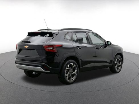 Used 2025 Chevrolet Trax LT w/ LT Convenience Package FWD image 9