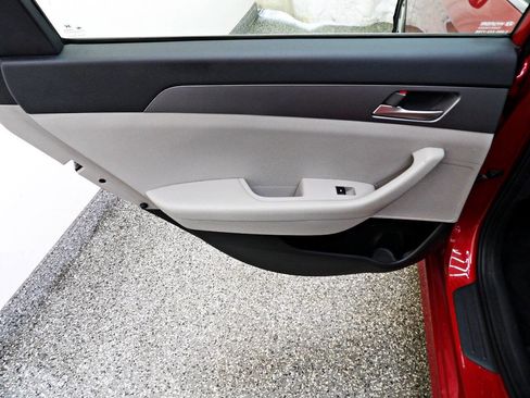 Used 2019 Hyundai Sonata SE w/ Cargo Package image 9