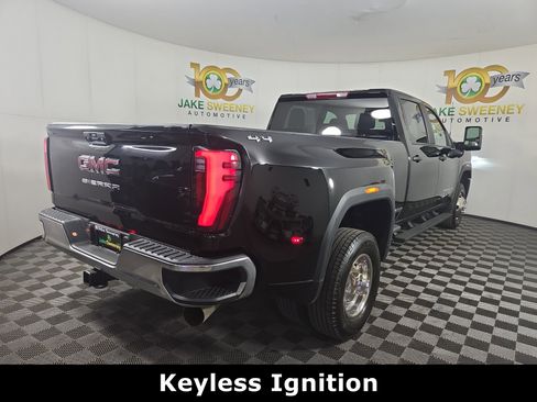 Certified 2025 GMC Sierra 3500 Pro AWD/4WD image 9