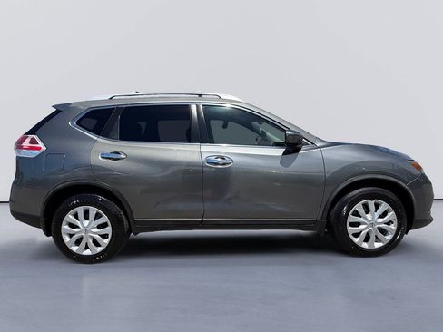 Used 2016 Nissan Rogue S w/ Appearance Package FWD image 2
