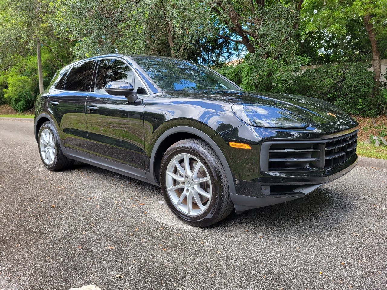Used 2024 Porsche Cayenne AWD/4WD image 1