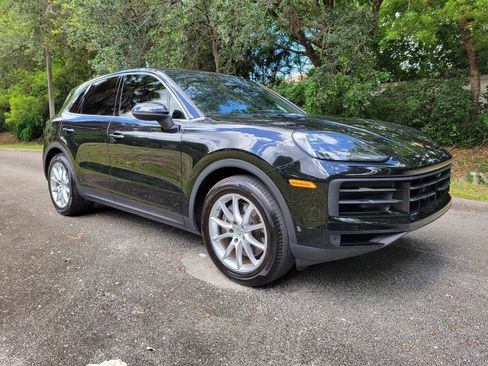 Used 2024 Porsche Cayenne AWD/4WD image 1