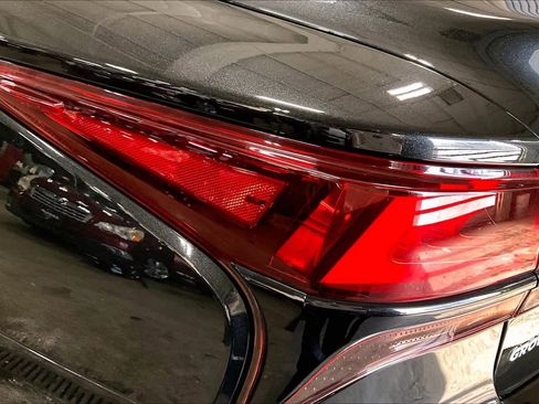 Used 2022 Lexus LS 500 F Sport w/ Accessory Package (Z2) image 28