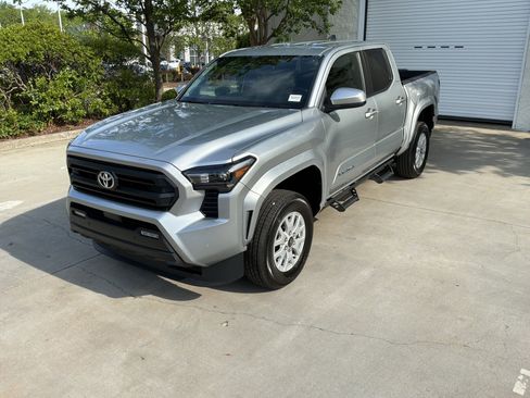 Used 2024 Toyota Tacoma SR5 image 5