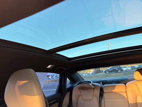 Used 2018 Volvo S90 T5 Momentum w/ Convenience Package image 24