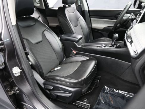 Used 2022 Jeep Compass Latitude image 46