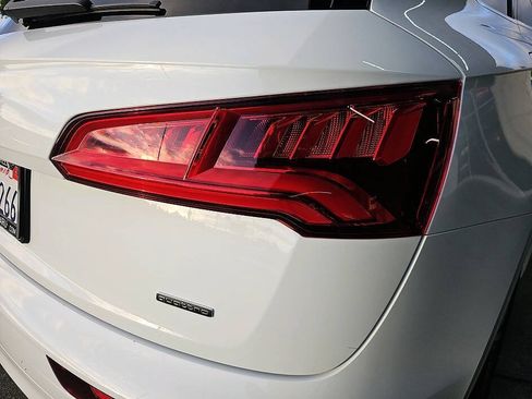 Used 2020 Audi Q5 e Premium Plus w/ Premium Plus Package AWD/4WD image 12