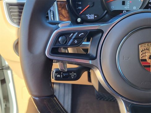 Used 2018 Porsche Macan S image 21
