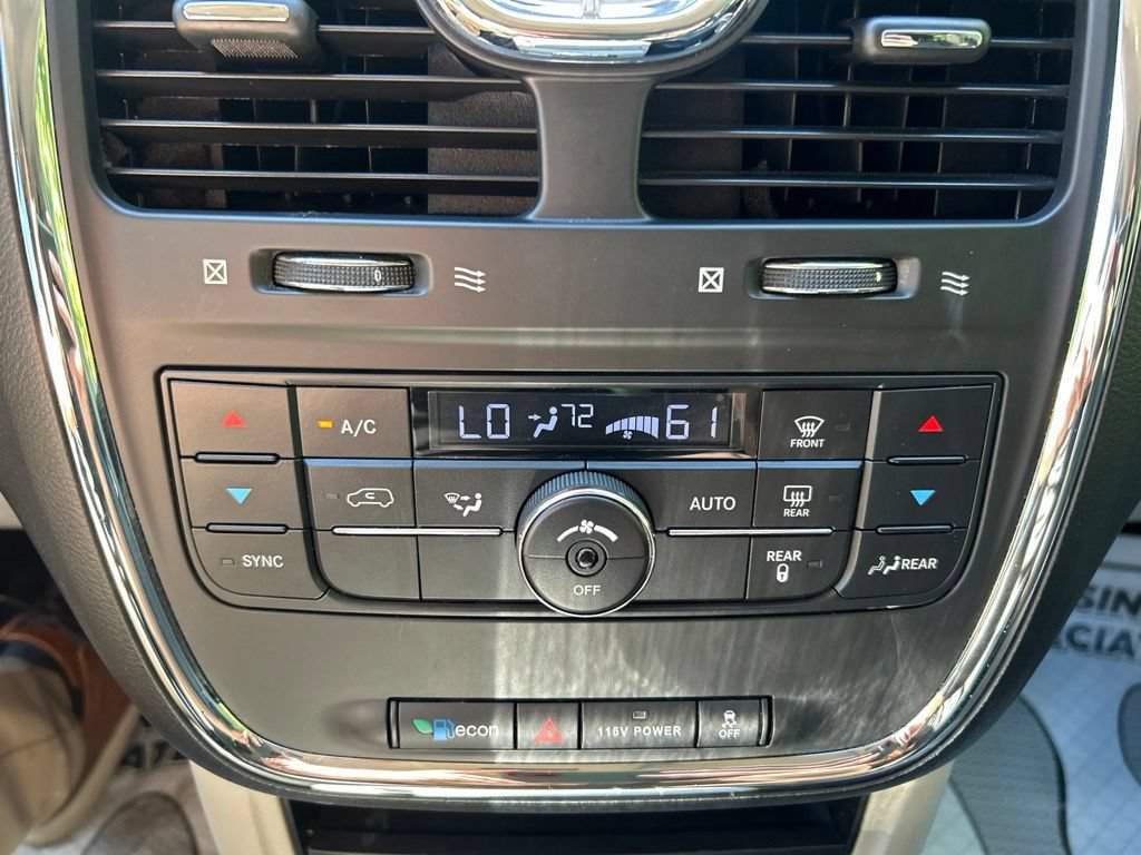 Used 2013 Chrysler Town & Country Touring FWD image 18