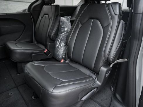 New 2026 Chrysler Voyager LX image 30