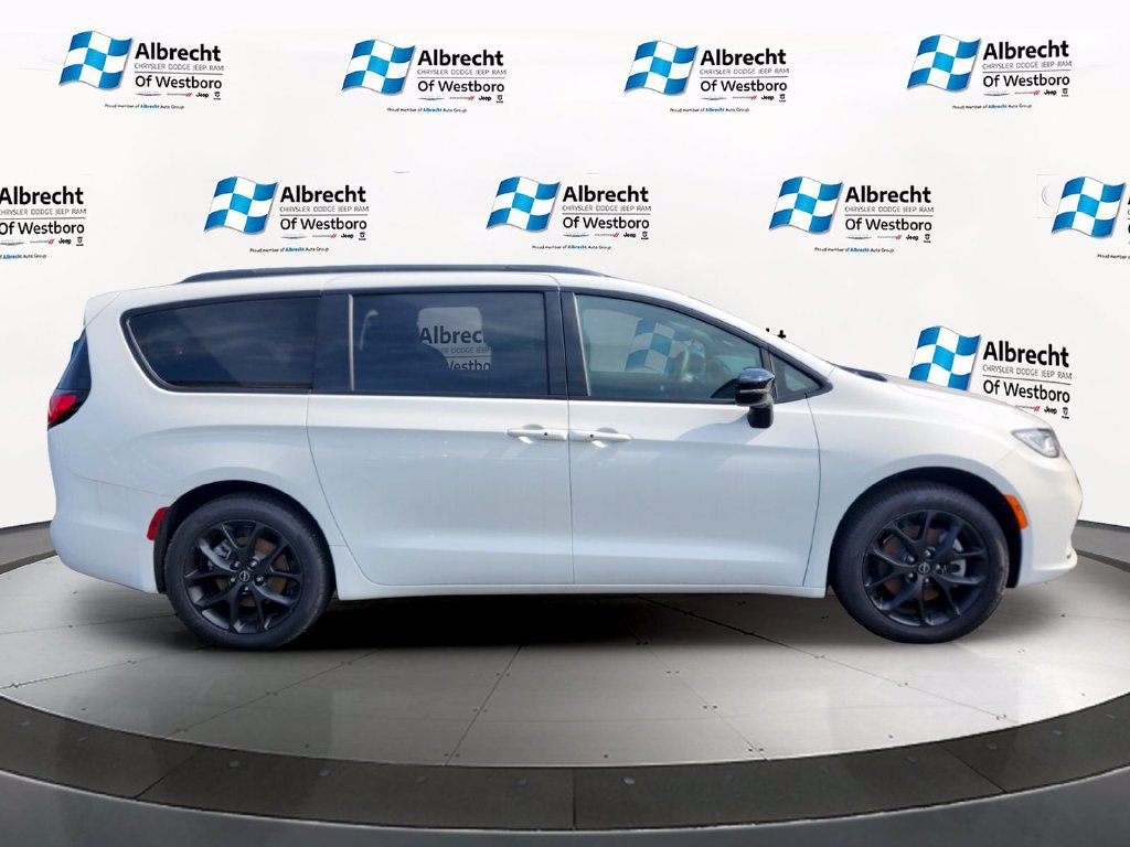 New 2026 Chrysler Pacifica Select w/ S Appearance Package AWD/4WD image 6