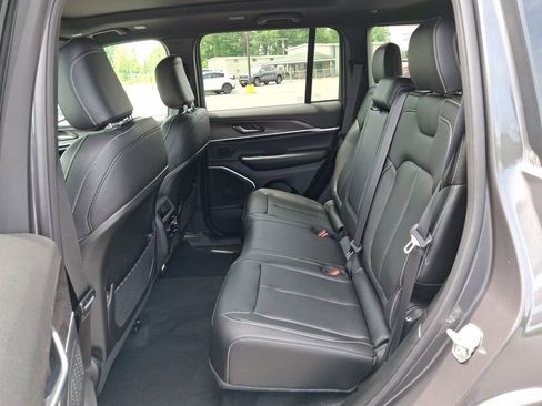 New 2025 Jeep Grand Cherokee Limited w/ Black Appearance Package image 11