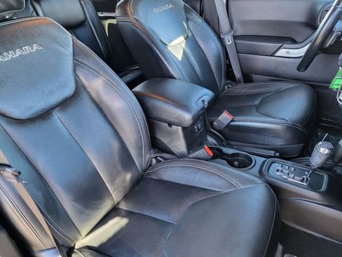 Used 2016 Jeep Wrangler Unlimited Sahara w/ Connectivity Group image 4