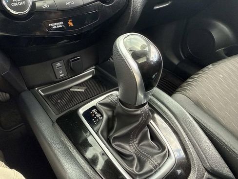 Used 2017 Nissan Rogue SV image 29