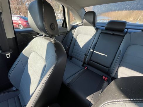 Used 2025 Volkswagen Jetta SE image 33