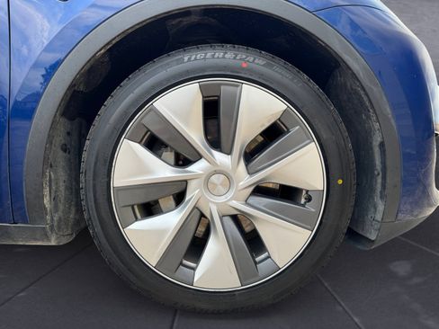 Used 2023 Tesla Model Y Long Range AWD/4WD image 14