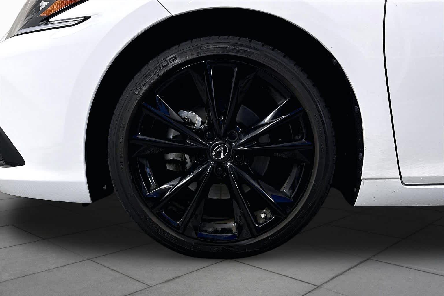 Used 2023 Lexus ES 350 F Sport w/ Accessory Package (Z2) FWD image 11