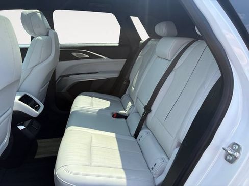 Used 2024 Cadillac Lyriq Luxury AWD/4WD image 13