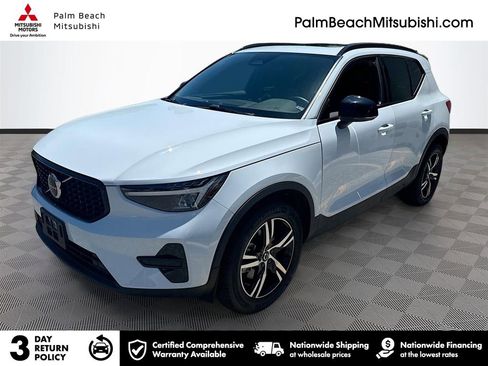 Used 2024 Volvo XC40 B5 Core AWD/4WD image 1