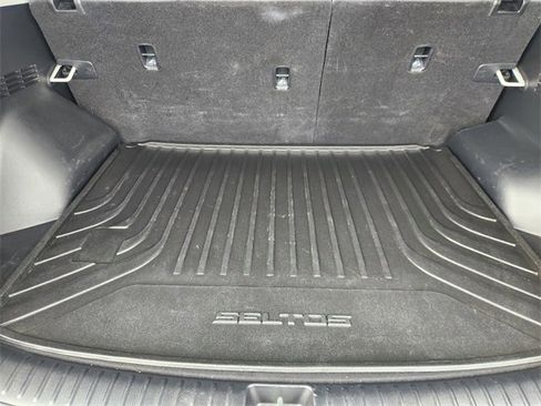 Used 2022 Kia Seltos LX image 32