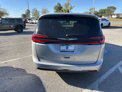 New 2026 Chrysler Pacifica Select image 24