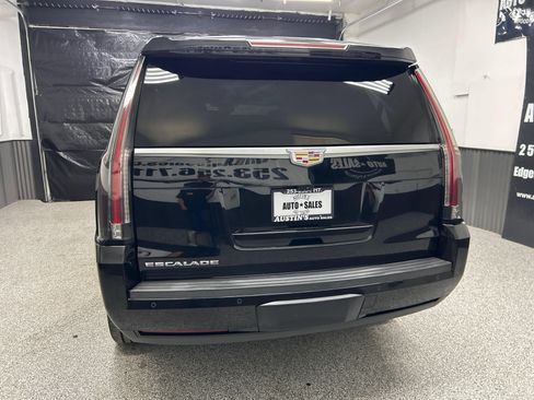 Used 2017 Cadillac Escalade Luxury AWD/4WD image 5