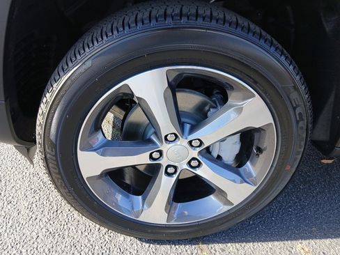 New 2025 Jeep Grand Cherokee Limited image 9