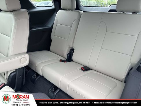 Used 2023 Chevrolet Traverse LT FWD image 11