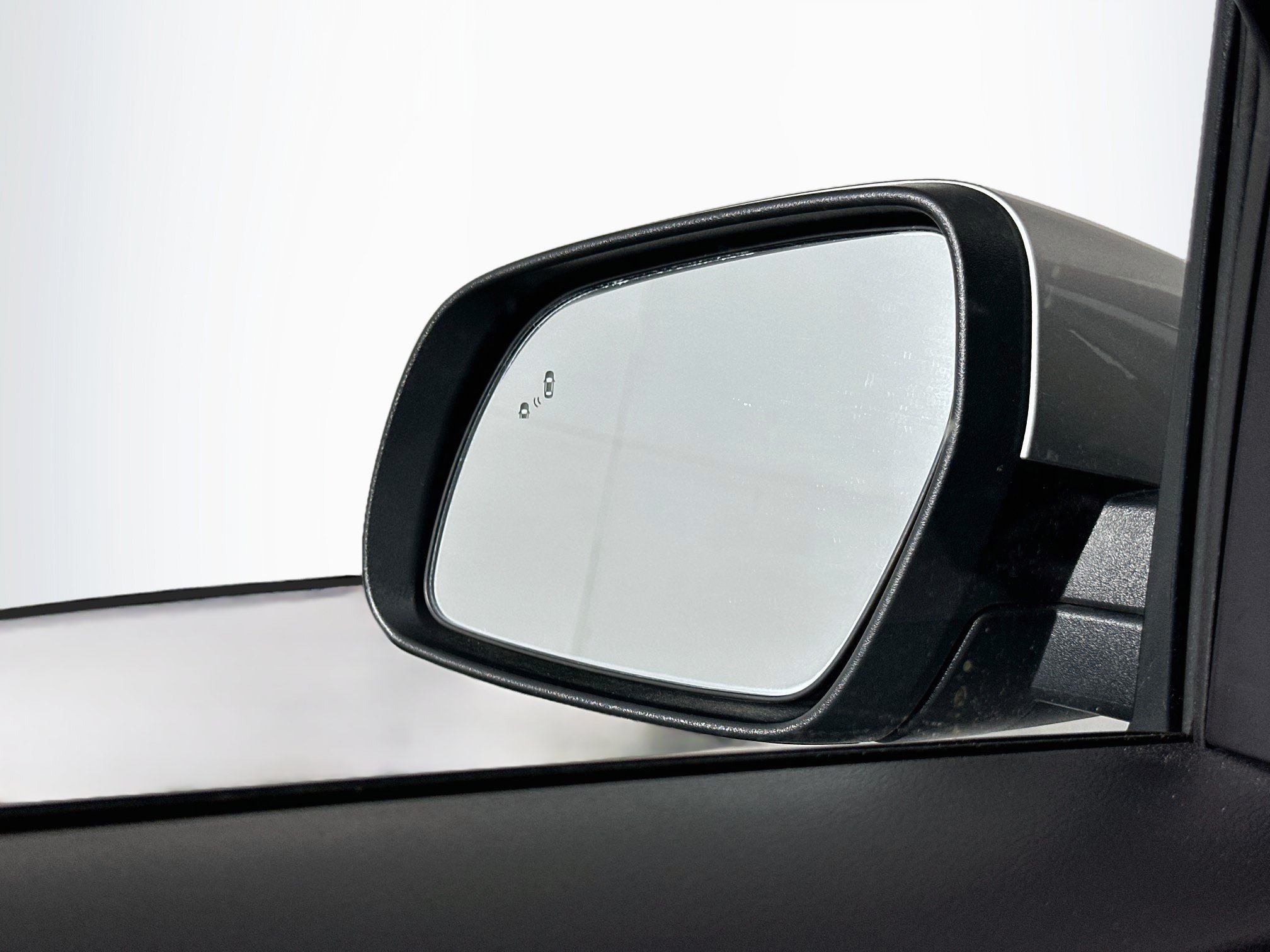 Used 2025 Hyundai Venue SEL FWD image 16