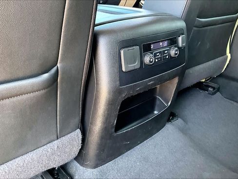 Used 2020 Chevrolet Tahoe Premier AWD/4WD image 34