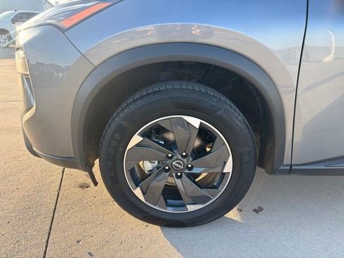 Used 2024 Nissan Rogue SV image 9