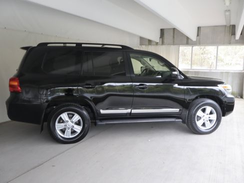 Used 2013 Toyota Land Cruiser AWD/4WD image 8