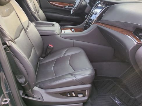 Used 2019 Cadillac Escalade ESV Luxury image 25