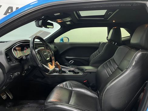 Used 2016 Dodge Challenger SRT w/ Technology Group image 13