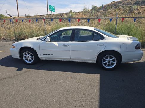 Used 2002 Pontiac Grand Prix SE w/ Widetrack Smart Pkg FWD image 5