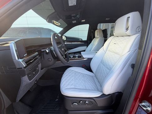 New 2026 Cadillac Escalade Platinum Sport w/ LPO, ONYX Package AWD/4WD image 13