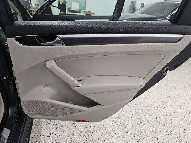 Used 2018 Volkswagen Passat 2.0T R-Line w/ R-Line Lighting Package FWD image 35