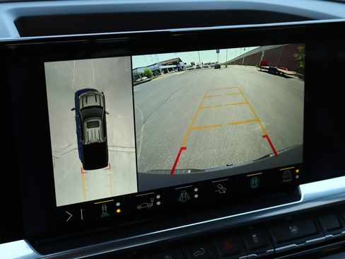 Used 2023 Chevrolet Silverado 1500 High Country w/ Technology Package image 4