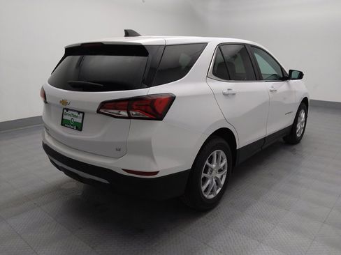 Used 2022 Chevrolet Equinox LT w/ Driver Convenience Package image 9