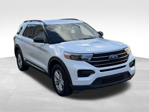 Used 2020 Ford Explorer XLT w/ Comfort Package AWD/4WD image 3